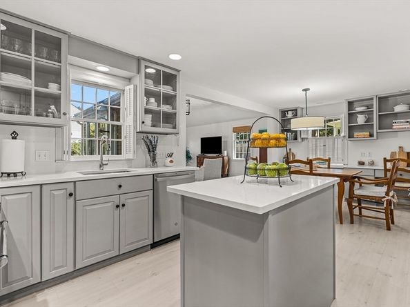61 Mayo Road, Wellesley MA 02482