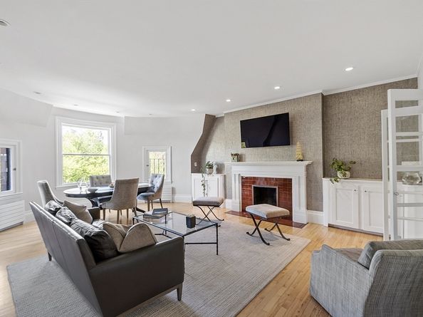 178 Commonwealth PH, Boston MA 02116