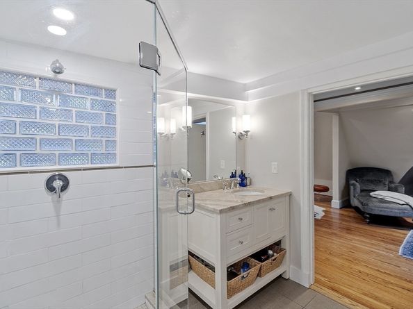 178 Commonwealth PH, Boston MA 02116