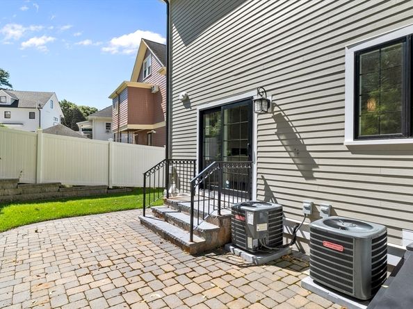 96 East Side Parkway 96, Newton MA 02458