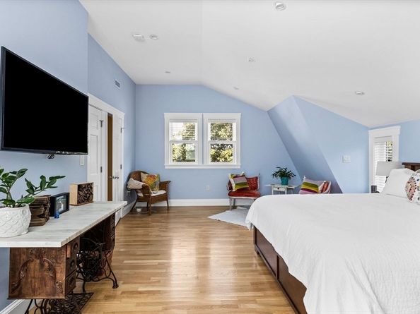 17 Woburn St, Medford MA 02155