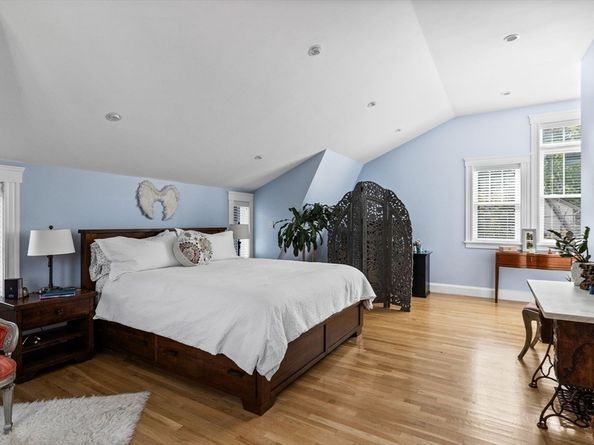 17 Woburn St, Medford MA 02155