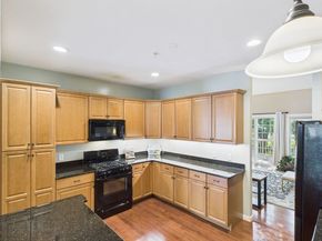 40 Sanctuary Ln 40, Hopkinton MA 01748