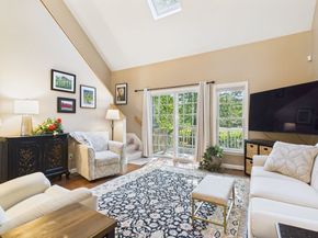 40 Sanctuary Ln 40, Hopkinton MA 01748
