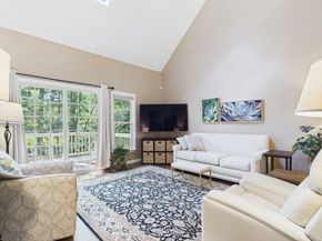 40 Sanctuary Ln 40, Hopkinton MA 01748