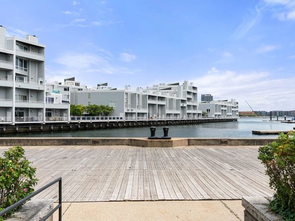 42 8th 2306, Boston MA 02129