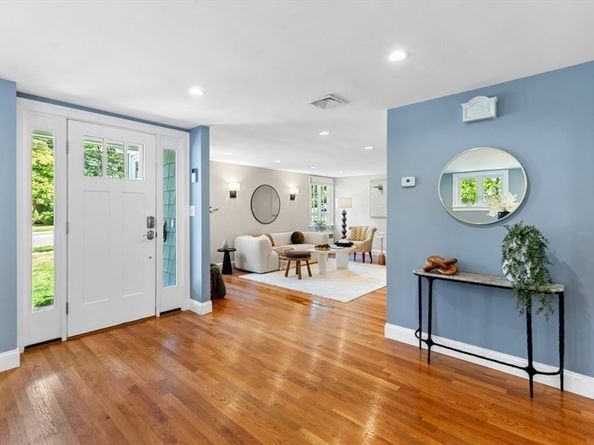 73 Locksley Rd, Lynnfield MA 01940