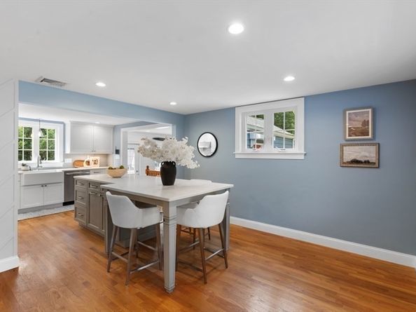 73 Locksley Rd, Lynnfield MA 01940
