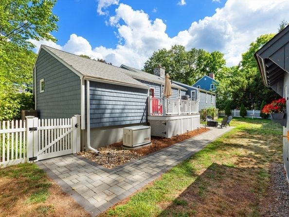 73 Locksley Rd, Lynnfield MA 01940