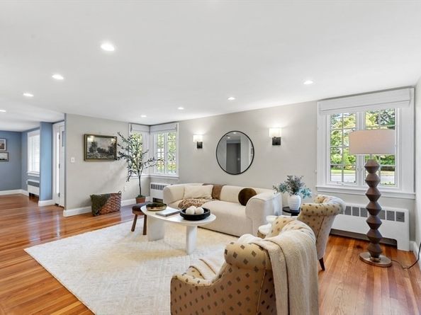 73 Locksley Rd, Lynnfield MA 01940