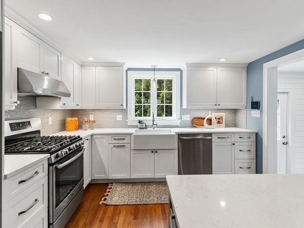 73 Locksley Rd, Lynnfield MA 01940