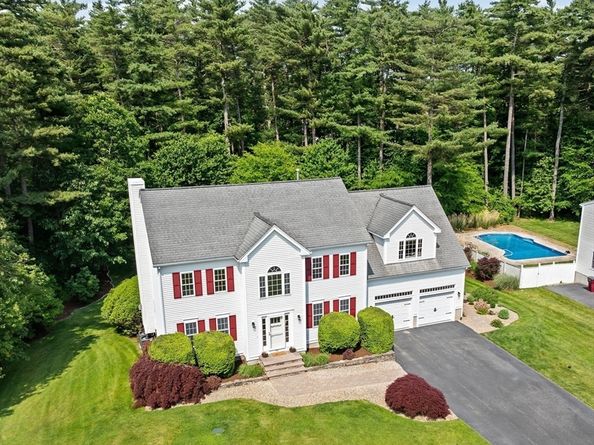102 Saddleworth Way, Middleboro MA 02346