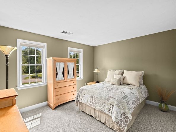 102 Saddleworth Way, Middleboro MA 02346