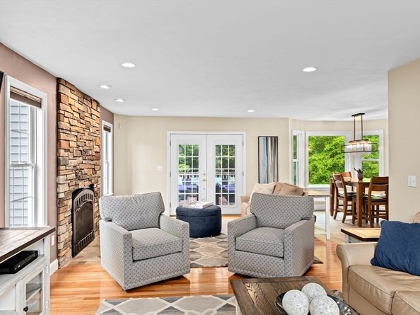 102 Saddleworth Way, Middleboro MA 02346