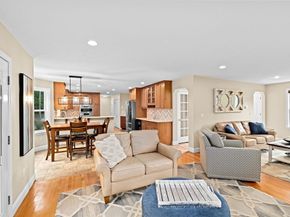 102 Saddleworth Way, Middleboro MA 02346