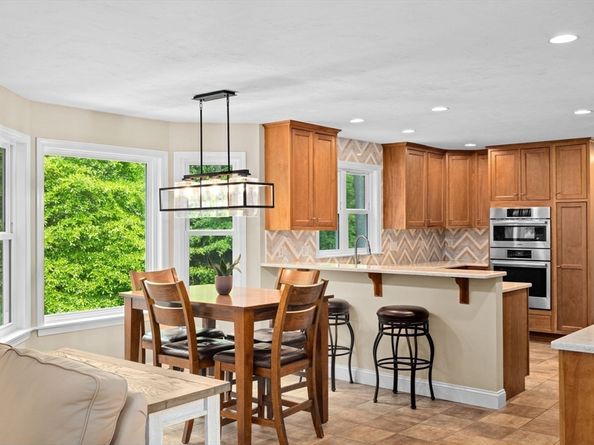 102 Saddleworth Way, Middleboro MA 02346
