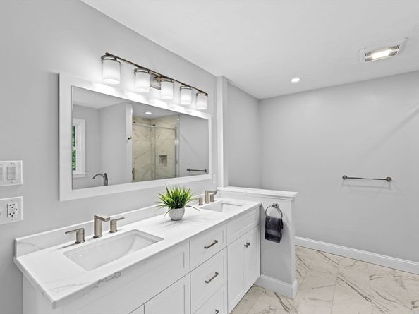 102 Saddleworth Way, Middleboro MA 02346