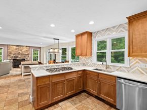 102 Saddleworth Way, Middleboro MA 02346