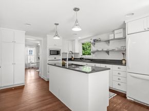 16 North St, Manchester MA 01944