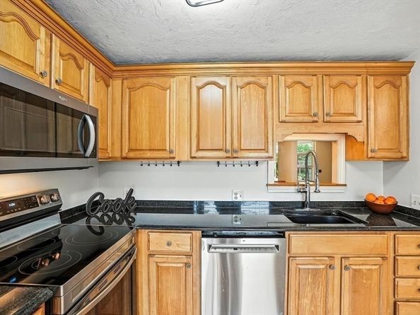 6 Fieldstone St 6, Upton MA 01568