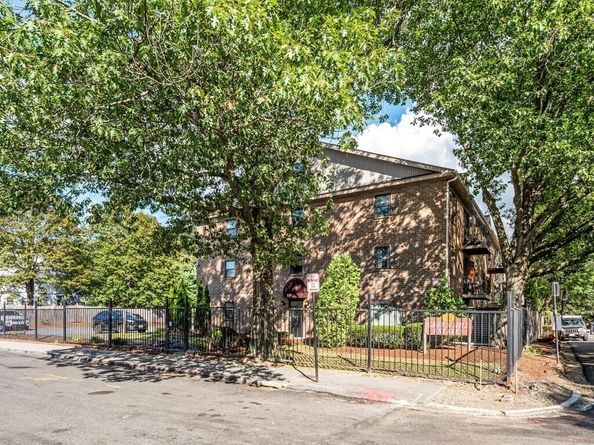 80 Stanton 18, Worcester MA 01605