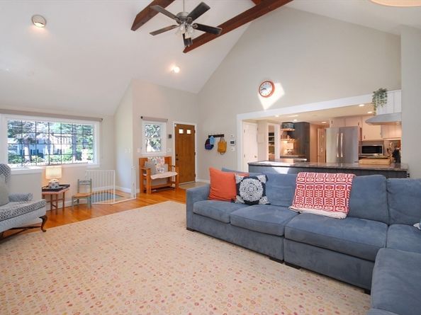602 Potter Rd, Framingham MA 01701