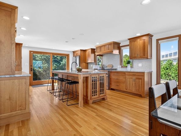 57 Harborview Rd, Hull MA 02045
