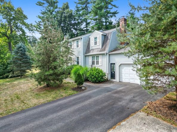 29 Old Powder House Road, Lakeville MA 02347