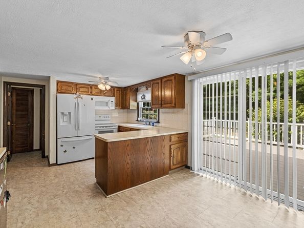 29 Old Powder House Road, Lakeville MA 02347