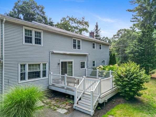 29 Old Powder House Road, Lakeville MA 02347