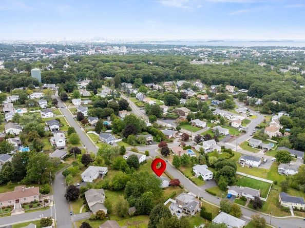 11 Rogers Cir, Braintree MA 02184