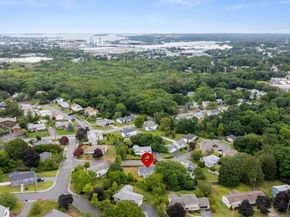11 Rogers Cir, Braintree MA 02184