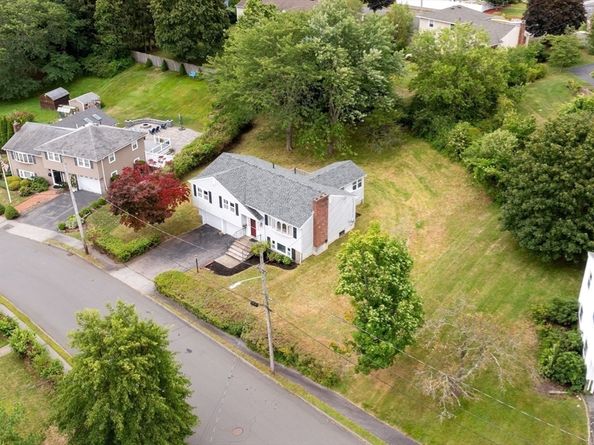 11 Rogers Cir, Braintree MA 02184