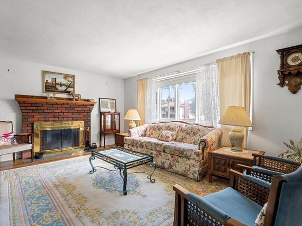 11 Rogers Cir, Braintree MA 02184