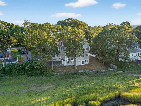 12 Quentin St, Quincy MA 02169
