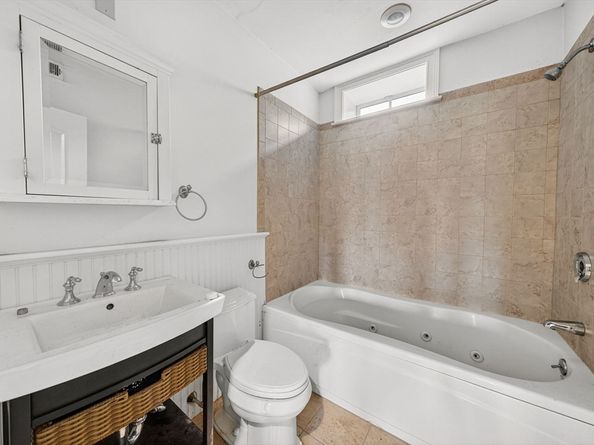 12 Quentin St, Quincy MA 02169