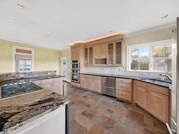 12 Quentin St, Quincy MA 02169