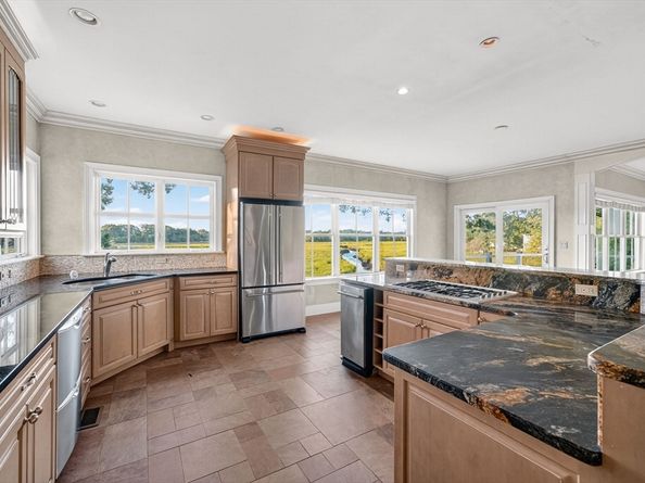 12 Quentin St, Quincy MA 02169