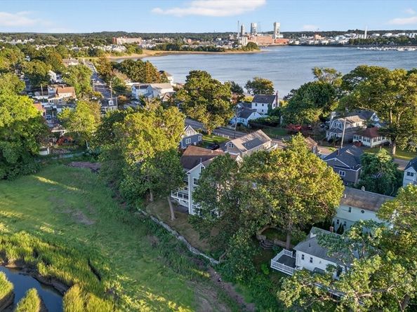 12 Quentin St, Quincy MA 02169