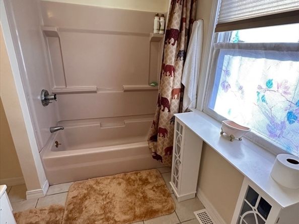 6 Hillside Ave, Webster MA 01570