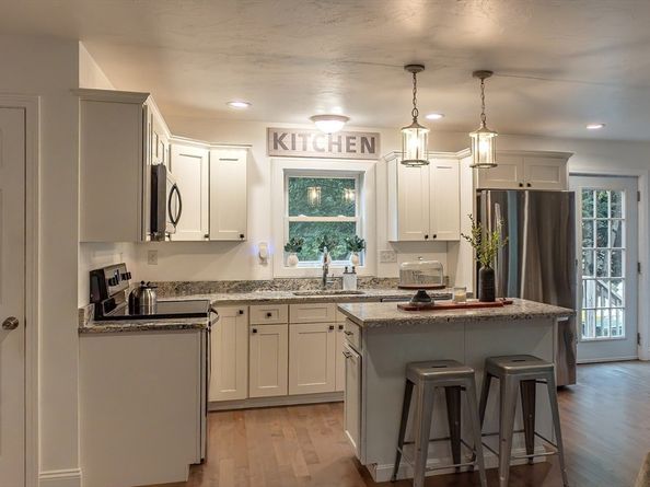 27 Doreen Way, Carver MA 02330