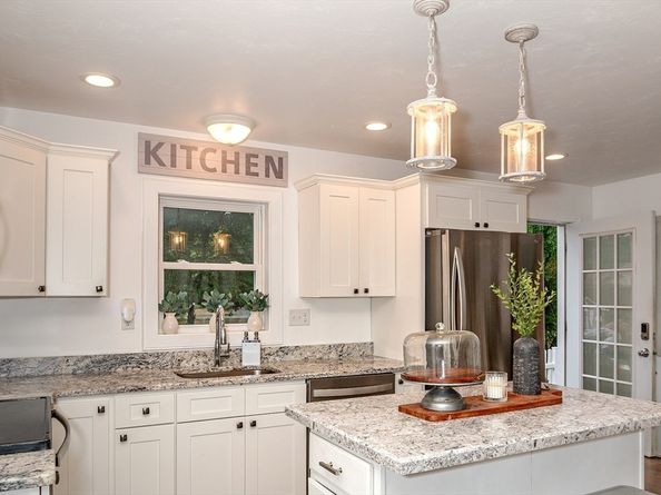 27 Doreen Way, Carver MA 02330