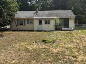 8 Boyd Rd, Woburn MA 01801
