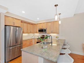 321 Hammond Pond Pkwy 106, Brookline MA 02467