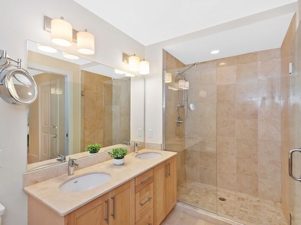 321 Hammond Pond Pkwy 106, Brookline MA 02467
