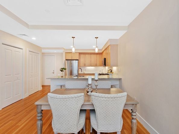 321 Hammond Pond Pkwy 106, Brookline MA 02467