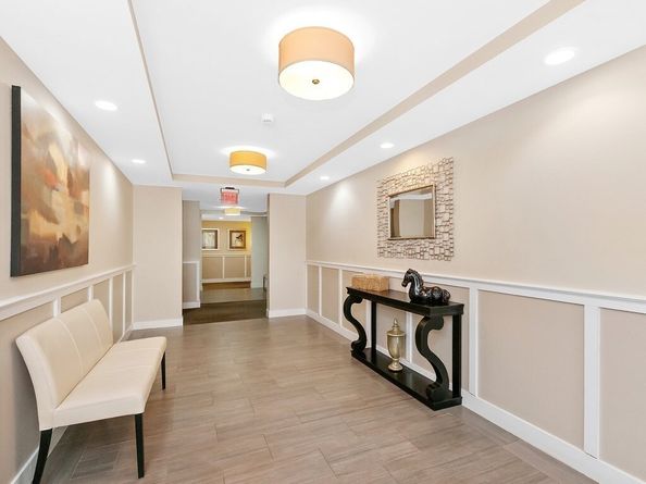321 Hammond Pond Pkwy 106, Brookline MA 02467