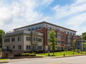 321 Hammond Pond Pkwy 106, Brookline MA 02467