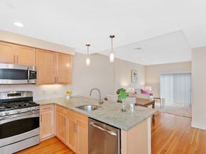 321 Hammond Pond Pkwy 106, Brookline MA 02467