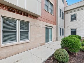 321 Hammond Pond Pkwy 106, Brookline MA 02467